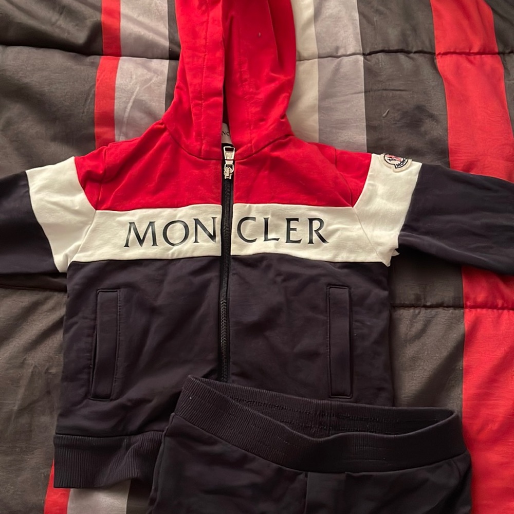 Moncler sweatsuit baby